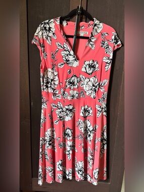 madison leigh Coral Floral V-Neck Dress- Sz 14
